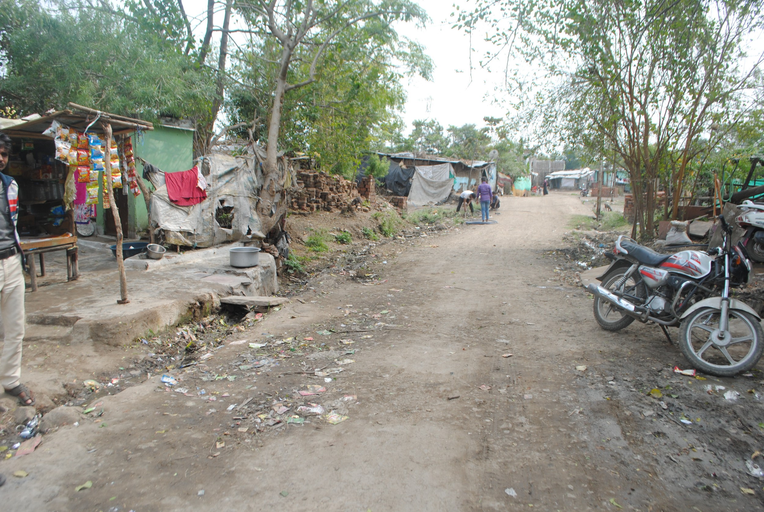 रहवासी बोले- सड़क, नाली, पानी जैसी मूलभूत सुविधा तक नहीं हो रही नसीब