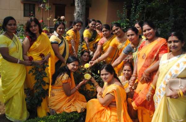 Photo Gallery : बसंत पंचमी पर मां सरस्वती का पूजन कर मांगा वरदान, अज्ञानता के अंधेरों को दूर कर दिखाओं मां ज्ञान की राह