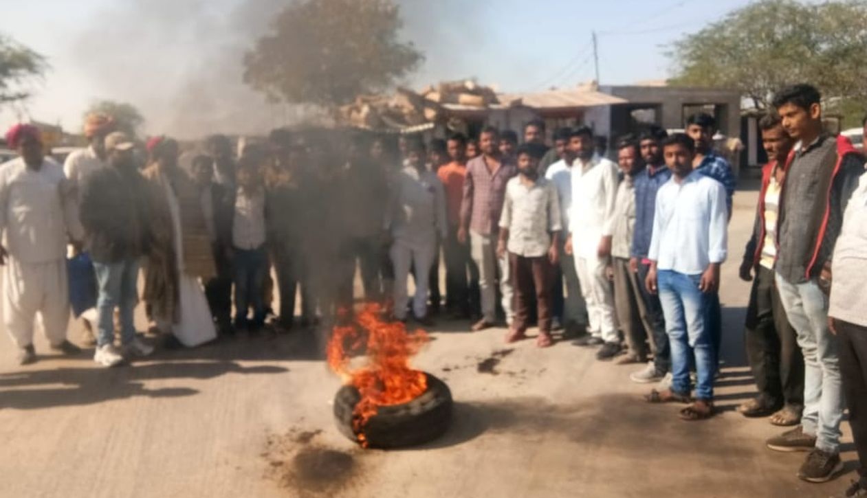 protests against case of breaking Ancient chatriyan in jaisalmer