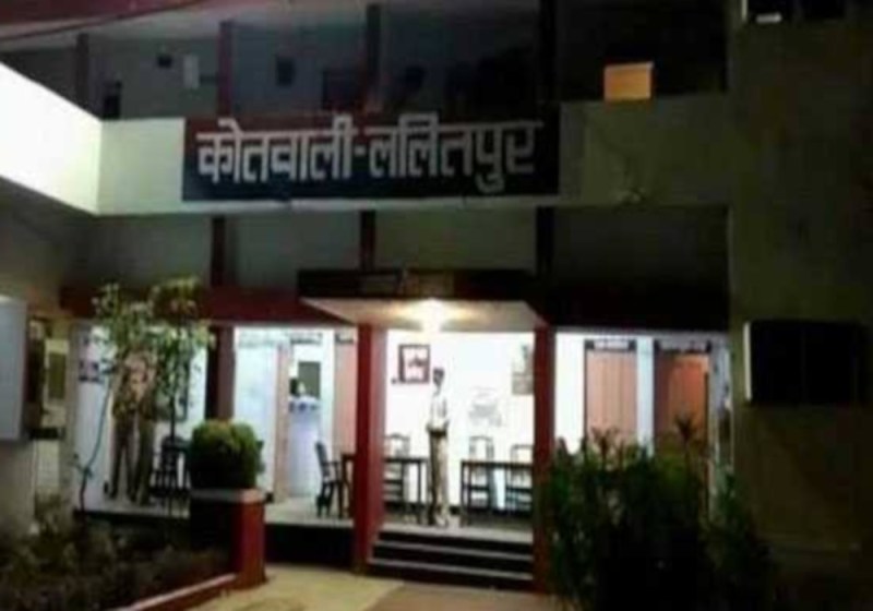 दो सगी बहनों ने लगाया रेप का आरोप, पुलिस ने छेड़छाड़ में मामला दर्ज कर आरोपियों को भेजा जेल