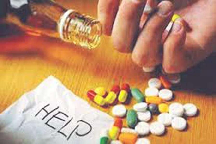 नशेड़ी एक दिन में खा रहे 70 दर्द निवारक गोलियां