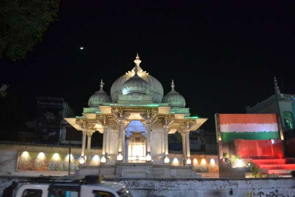 Ajmer News: शहीद दिवस की पूर्व संध्या पर रोशनी से यूँ जगमगाया शहीद स्मारक