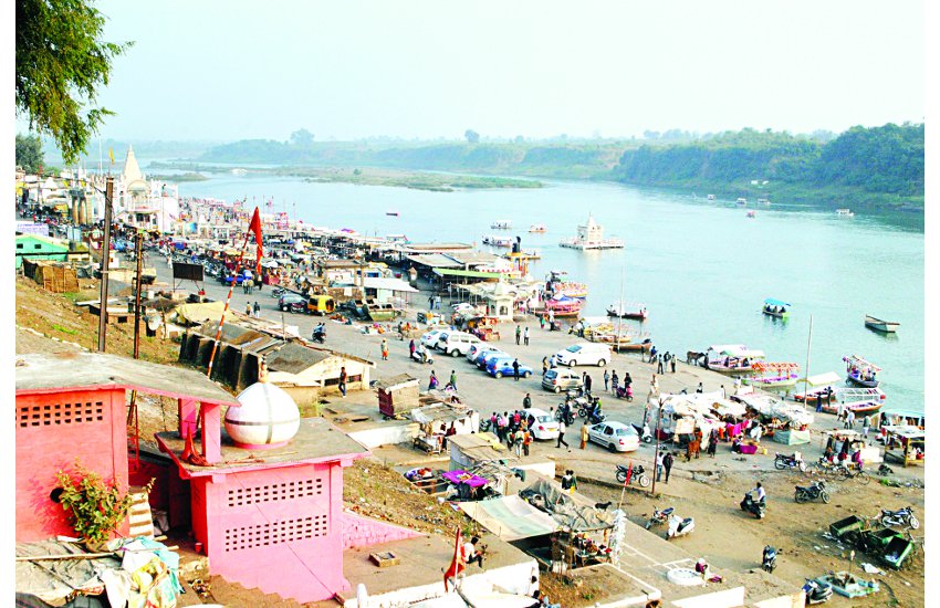 The Narmada river Gwarighat 
