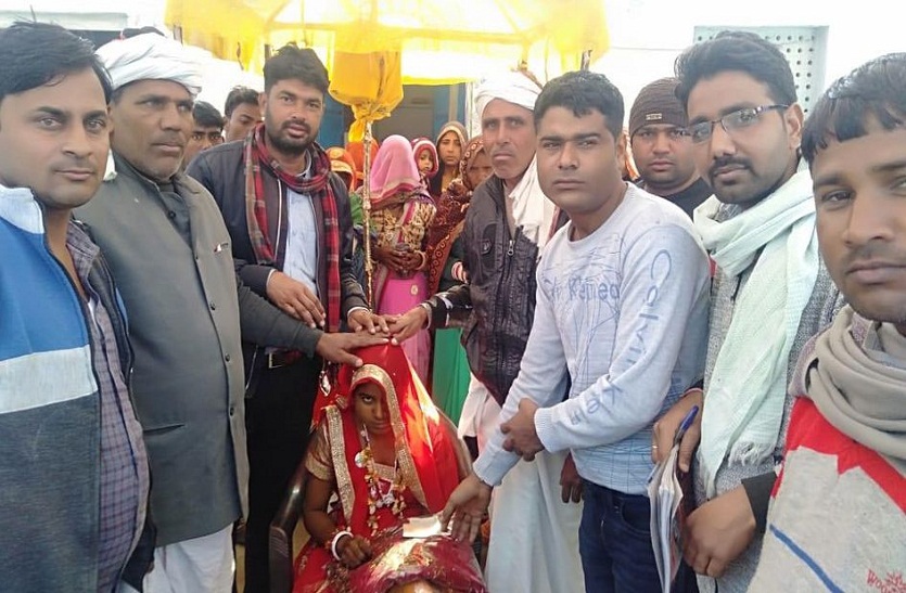 दलित परिवार की बेटी के हाथ पीले करने में ग्रामीणों ने बंटाए हाथ