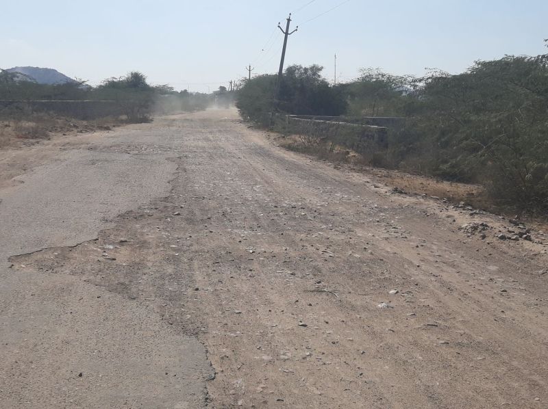 औद्योगिक क्षेत्र को जोडऩे वाली सड़क खस्ताहाल