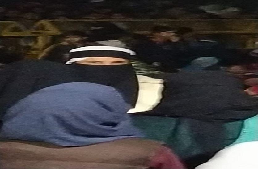 AMU के पूर्व छात्र नेता का बुर्का पहनकर महिलाओं को उकसाने का फोटो वायरल