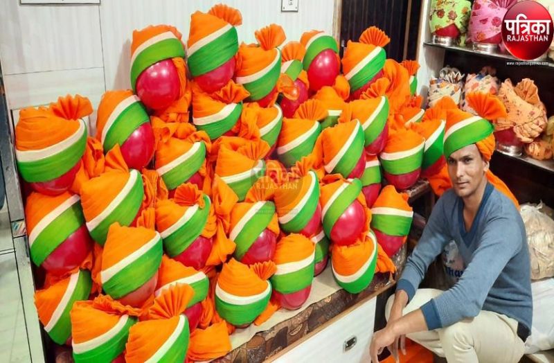 स्टायलिश हुआ मारवाड़ी साफा : तिरंगा सा छाया तो कभी रजवाड़ी बन मन भाया