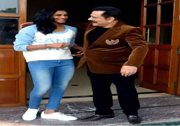 pv sindhu meets subrata roy sahara