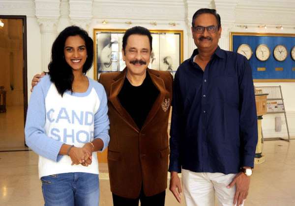 pv sindhu meets subrata roy sahara
