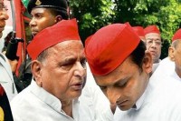 Mulayam Singh Yadav Akhilesh yadav