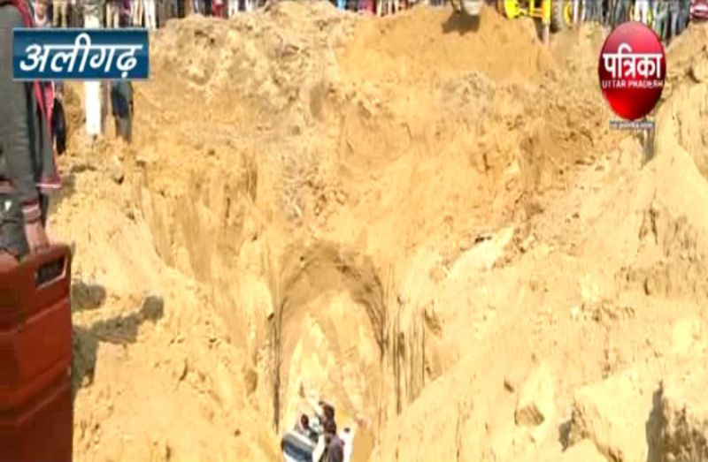 कुंए में गिरा किसान, 28 घंटों से रेस्क्यू जारी