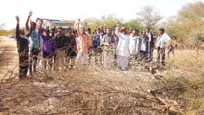 नहरी पानी नहीं मिलने से भडक़े किसान, लगाया जाम