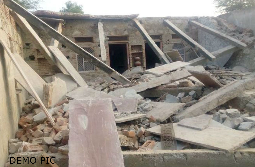 मैनपुरी में बड़ा हादसा,मकान तोड़ने के दौरान दो बहनें मलबे में दबीं, एक की मौत