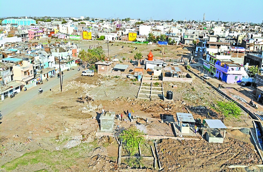 बच्चों के खेलने के मैदान में तीन महीने में भू-माफिया ने तान दिए 9 धार्मिक स्थल