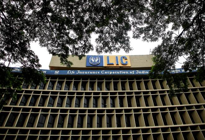 LIC employee to go on 1 hour strike 4th feb to against govt stake sale