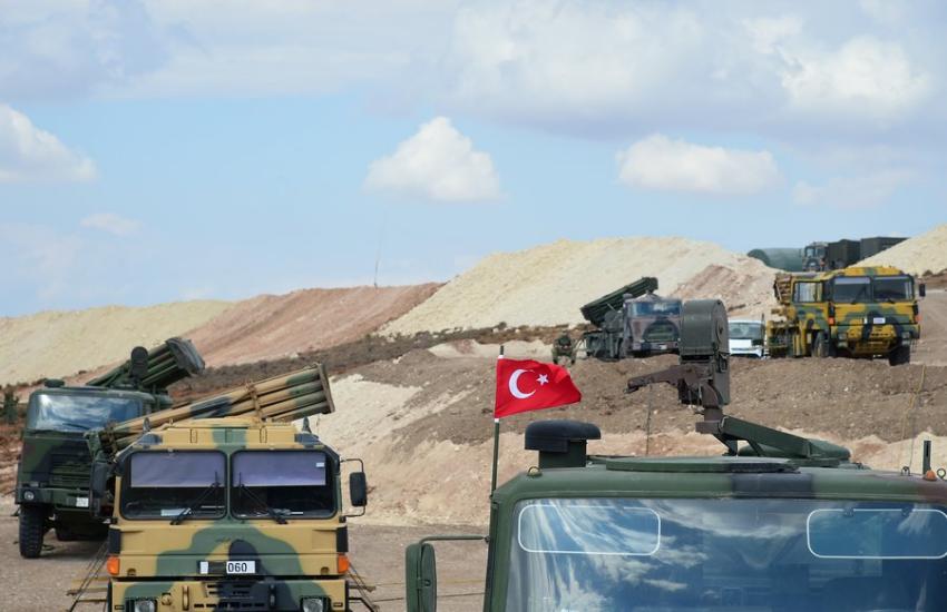 Turkish and Syrian military shells