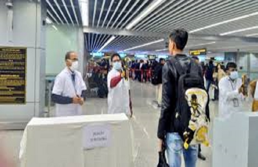 मुंबई एयरपोर्ट पर चीन के अलावा सिंगापुर, थाईलैंड के यात्रियों की भी हो रही जांच