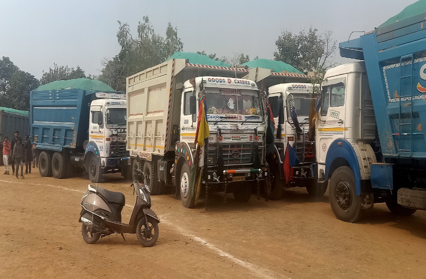 Police, Revenue Team caught 53 dumpers from Baktara, Rehati, Nasrullaganj, Budni