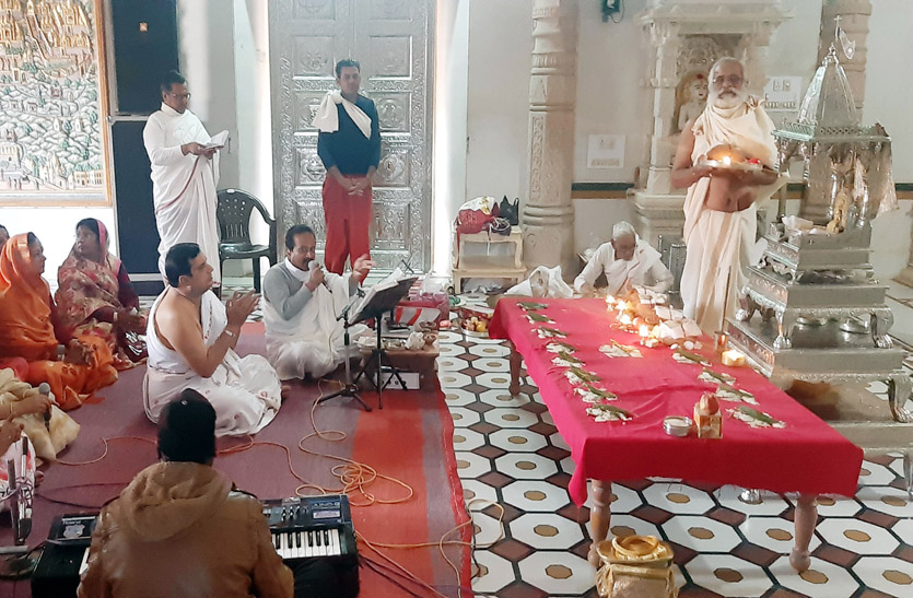 मालपुरा दादाबाड़ी में मनाया मंदिर की प्रतिष्ठा का18 वीं वर्षगांठ महोत्सव