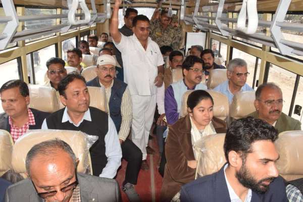 सतना में सिटी बस का हुआ शुभारंभ, कलेक्टर और निगमायुक्त ने बैठ कर किया ट्रायल