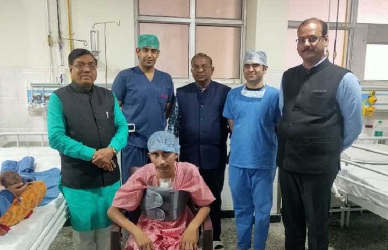 दिल के एक साथ चार ऑपरेशन कर बचाई मरीज की जान