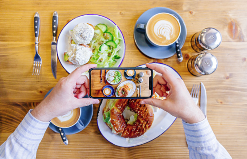 Scientist Creates Smartphone Device to Detect harmful bacteria in food
