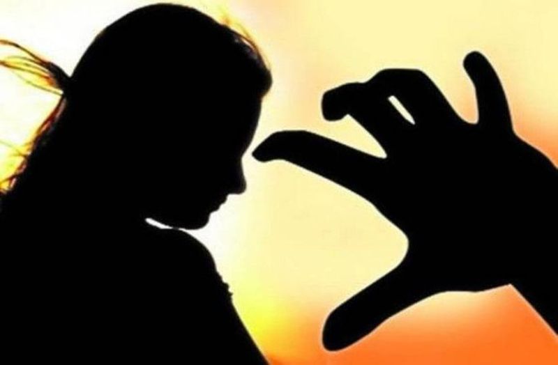 RAPE: एक ने बलात्कार,दूसरे ने बंधक बनाने का मामला दर्ज कराया