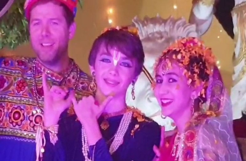 Holi 2020 कान्हा की नगरी में सर्द हवाओं के बीच दो देशों की संस्कृति व सभ्यता का मिलन