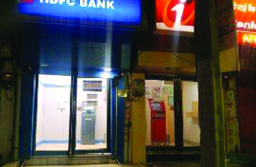 Robbers looted Bank ATM 