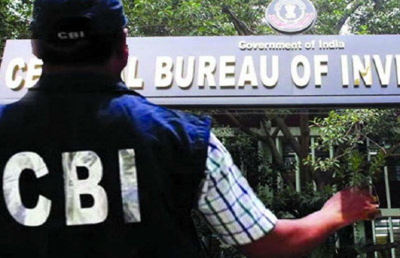 विधानसभा चुनाव से पहले AAP को बड़ा झटका, मनीष सिसोदिया के OSD रिश्वत लेते गिरफ्तार