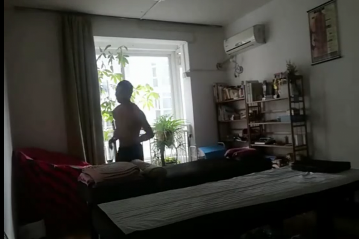 Chinese man runs 50KM–in his apartment