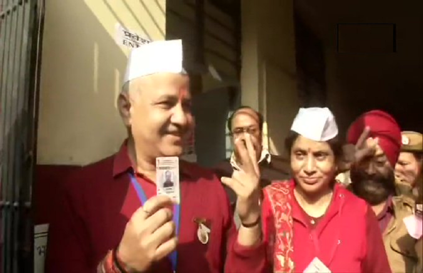 दिल्ली विधानसभा चुनाव: उपमुख्यमंत्री मनीष सिसोदिया ने किया वोट, बोली यह बात