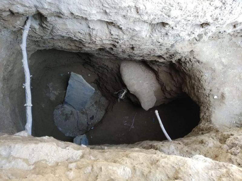 धन के लालच में खोद डाला अपना ही मकान और फिर...