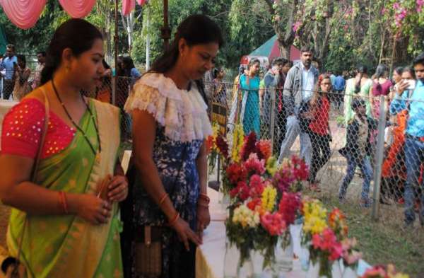 PHOTO GALLERY :  खिलखिलाते फूलों की खूसबसूरती को देख लोगों के भी चेहरे खिले