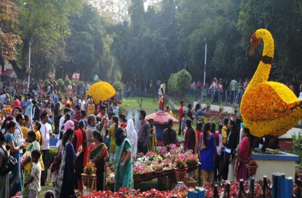 PHOTO GALLERY :  खिलखिलाते फूलों की खूसबसूरती को देख लोगों के भी चेहरे खिले