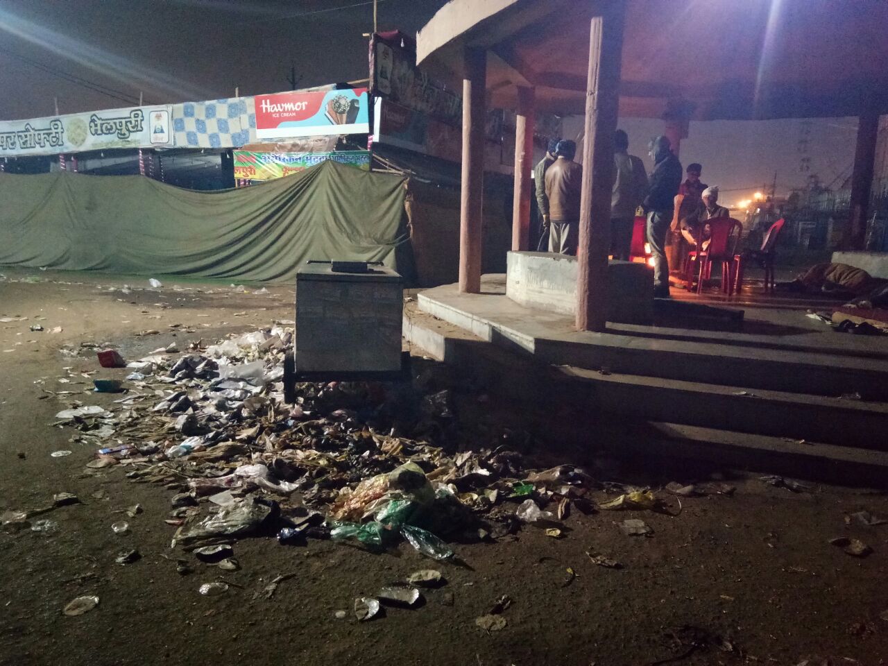: Dried garbage piles on almost every road of the fair