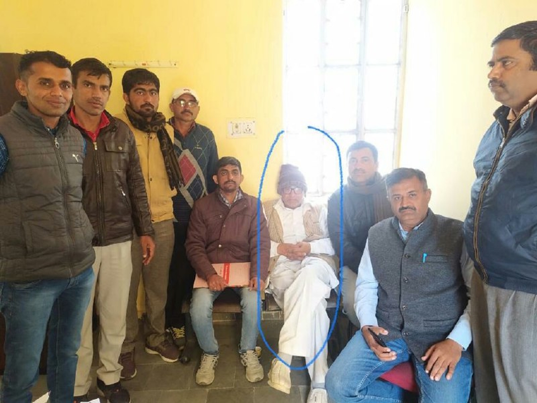 कॉलेज संचालक बीस हजार रुपए रिश्वत लेते रंगे हाथों गिरफ्तार