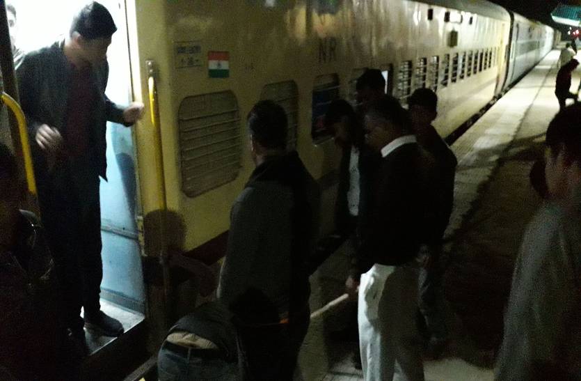 Runecha Express : Smell of burning under the reservation coach