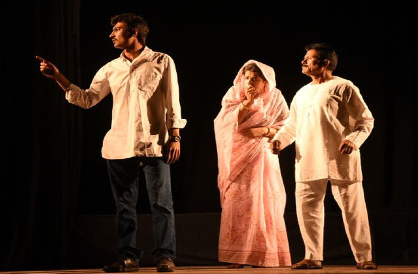 Staged drama 'Raghurang' based on the stories of Raghunandan Trivedi
