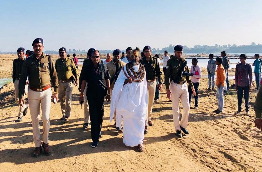 JCB and Dumper disappeared from Narmada river after computer Baba