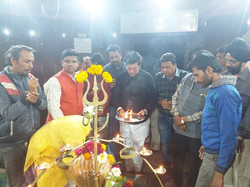 एक दिवसीय नगर प्रवास पर गृहनगर पहुंचे सिने कलाकार आशुतोष राणा