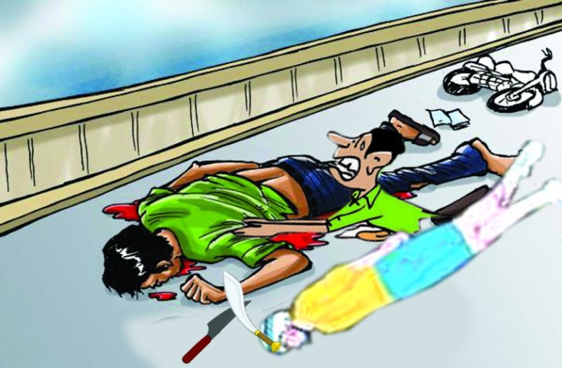 बाइक को टक्कर मारकर पलटा ट्रक, बाइक सवार की मौत, ट्रक चालक घायल