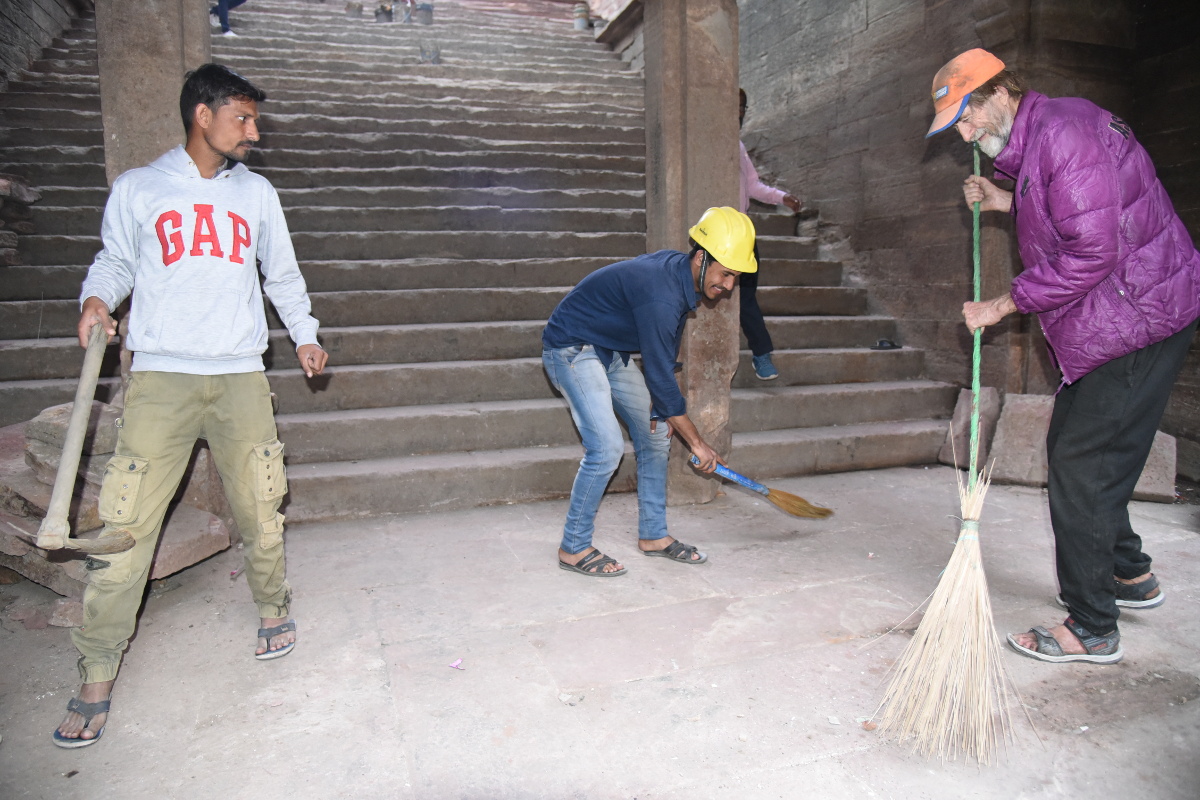 आयरलैंड टूरिस्ट कैरन रान्सले ने निखार दी कचरे से अटी 188 वर्ष पुरानी ऐतिहासिक बावड़ी