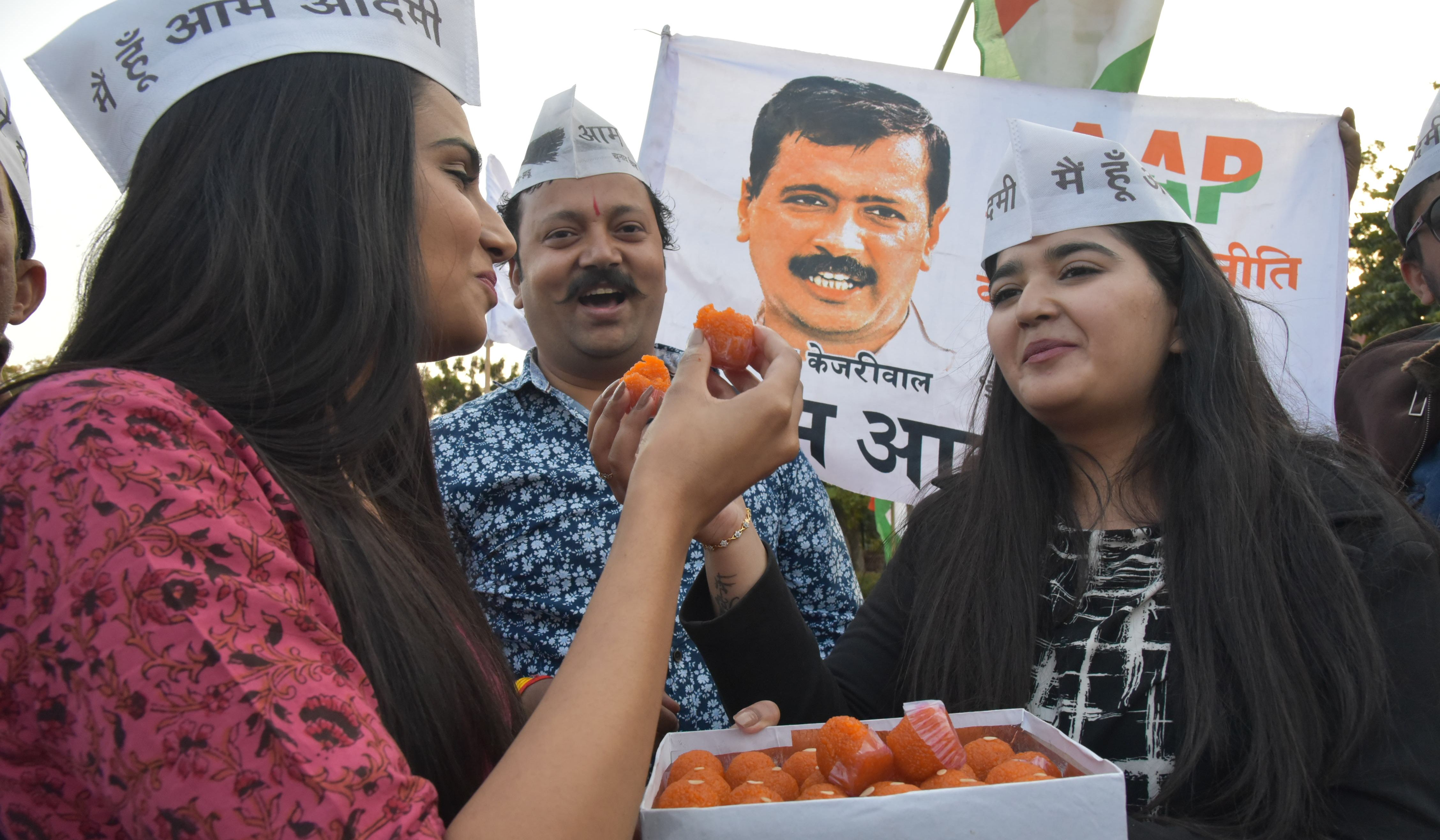 दिल्ली विधानसभा चुनाव में ‘आप’ की विजय पर जयपुर में पार्टी के कार्यकर्ताओं ने
मनाया जश्न