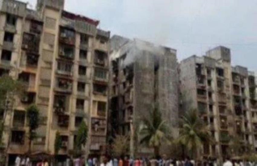 Maharashtra News : कांदिवली में एकता नगर महाडा में लगी आग