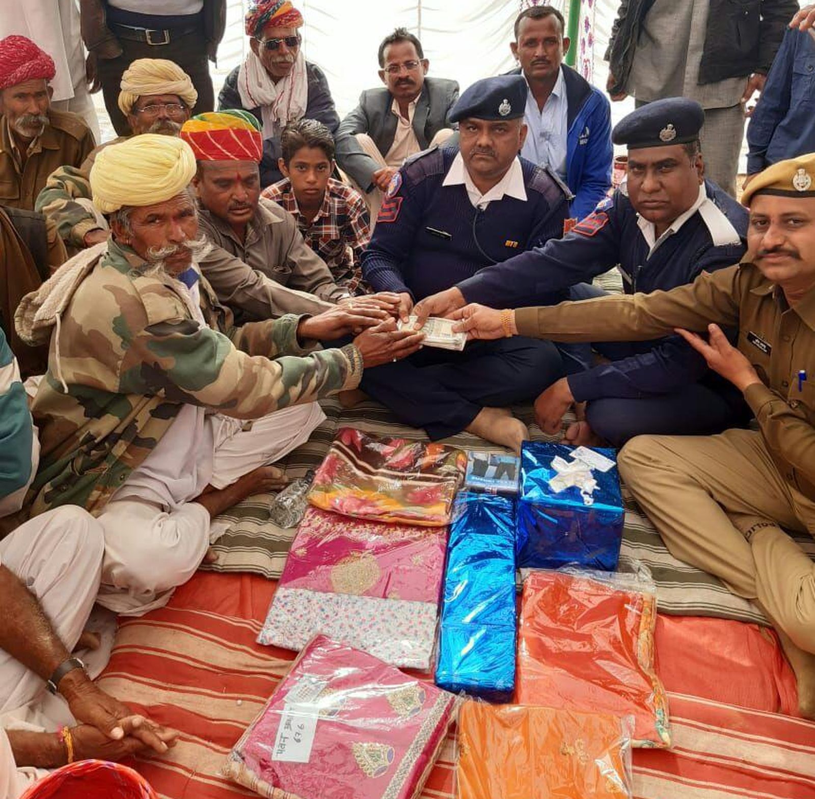 पुलिस ने पेश की अनूठी मिसाल, एक और सवा लाख का भरा मायरा, दूसरी और 51 हजार रुपए का किया कन्यादान