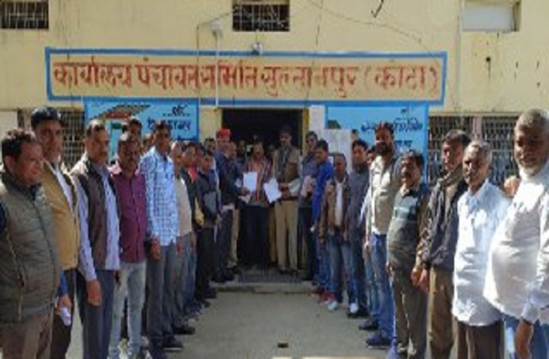 मनरेगा काम का निरीक्षण करने गए तो जान के पड़ गये लाले, पुलिस बुलाई लेकिन खाकी की सुस्ती भागने को करना पड़ गया प्रदर्शन