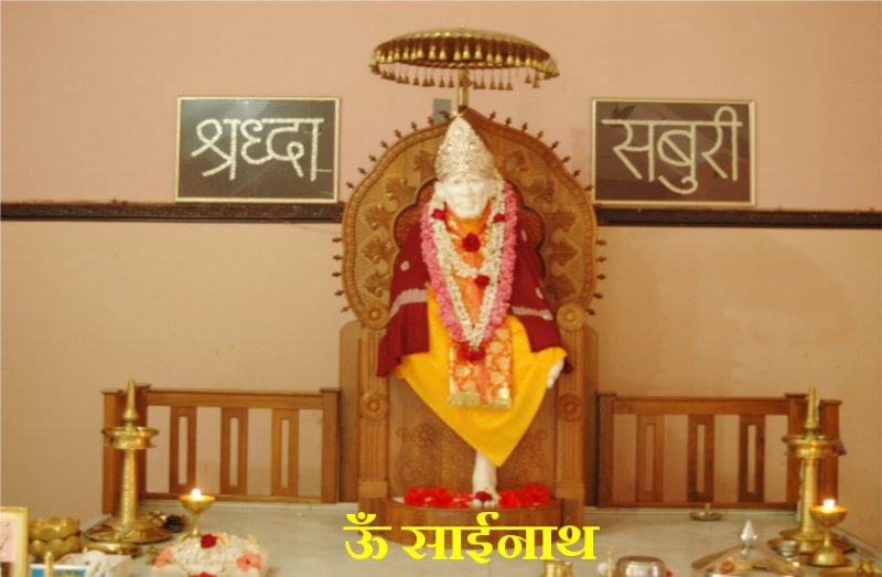 साईँ बाबा मंदिर में कर लें ये छोटा सा उपाय, जीवन में होंगे चमत्कार ही चमत्कार