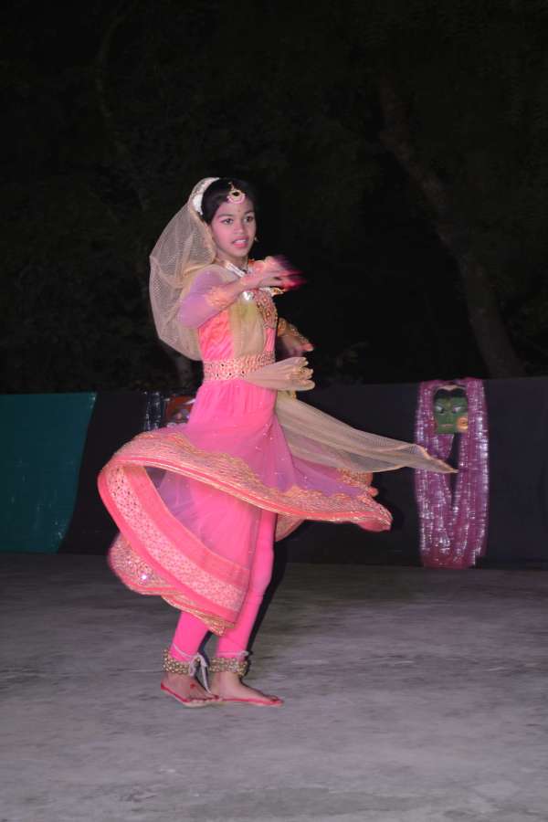 लोक नृत्य में दिखी देश भर की संस्कृति