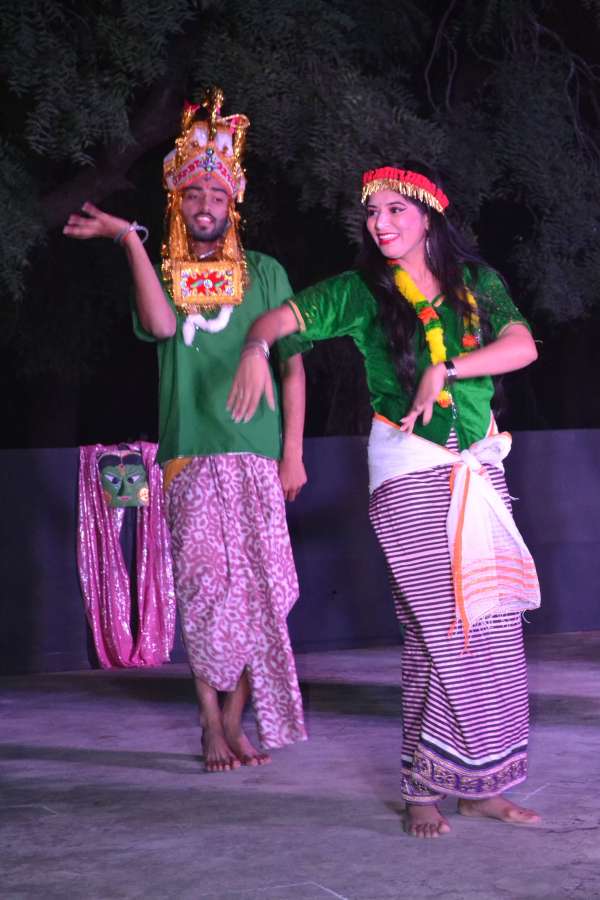 लोक नृत्य में दिखी देश भर की संस्कृति